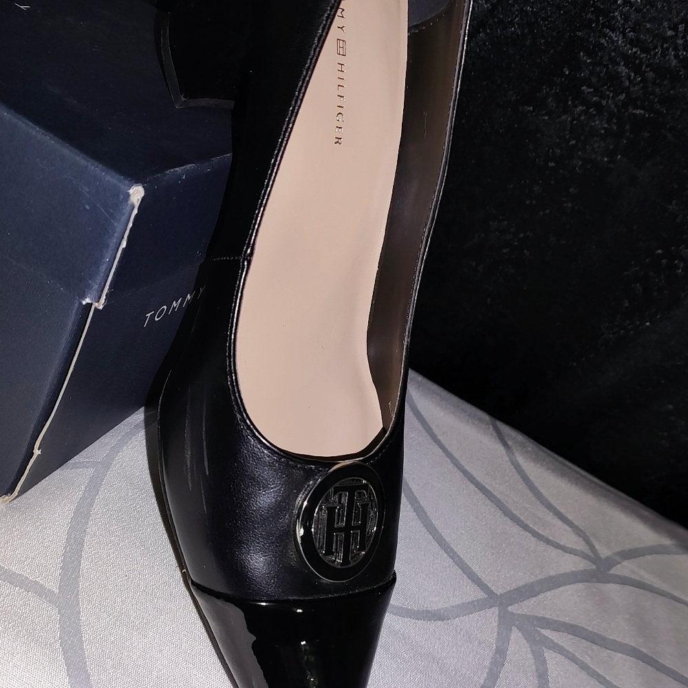 Tommy Hilfiger Women's Black Pumps with silver heel trim Size 6.5 - Picture 11 of 16